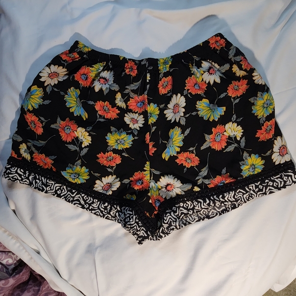 Floral silky nightshorts - L - Picture 3 of 4
